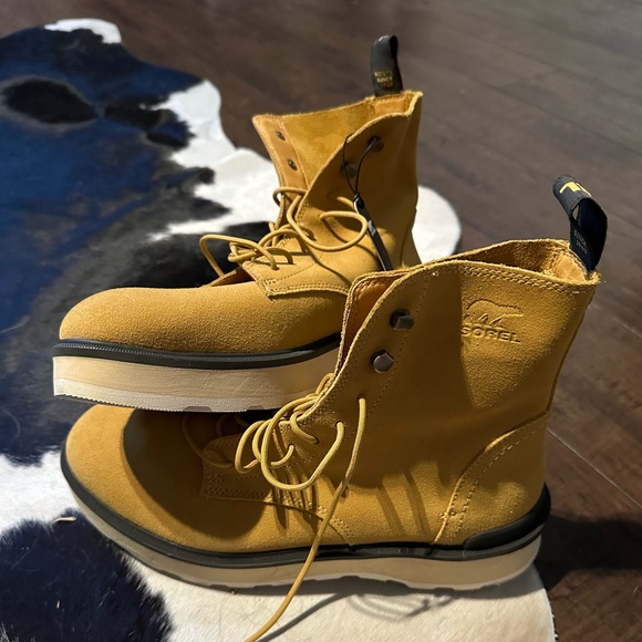 SOREL  Hi-Line™ Lace Boots Size 11 Geo Yellow/Jet - Picture 1 of 3